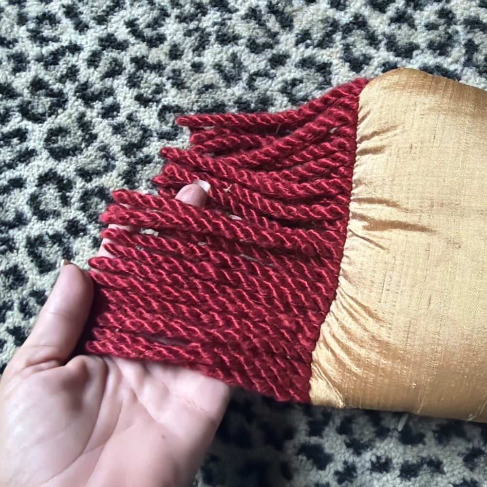 Christmas Deck the Halls Lumbar Pillow Gold Silk Fringe Embroidered VTG 1950s - Picture 4 of 10